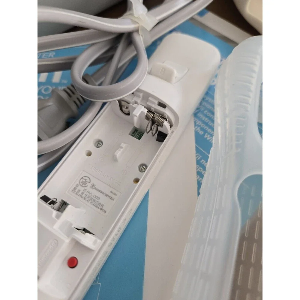 Complete Nintendo Wii Video Game White Console Bundle Case, Games & Accessories